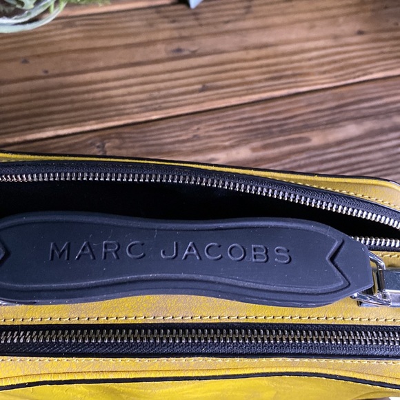 Marc Jacobs Yellow Textured Leather Square Handled Two Compartment Shoulder Bag - Picture 14 of 17